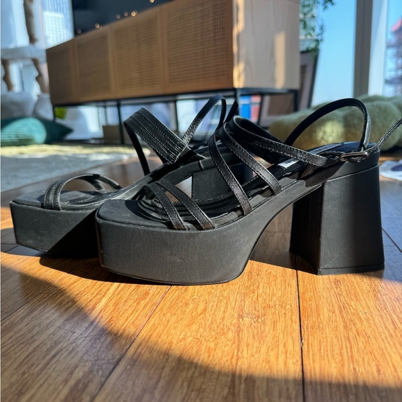 Steve Madden Black Strappy Platform Sandal - Picture 2 of 5
